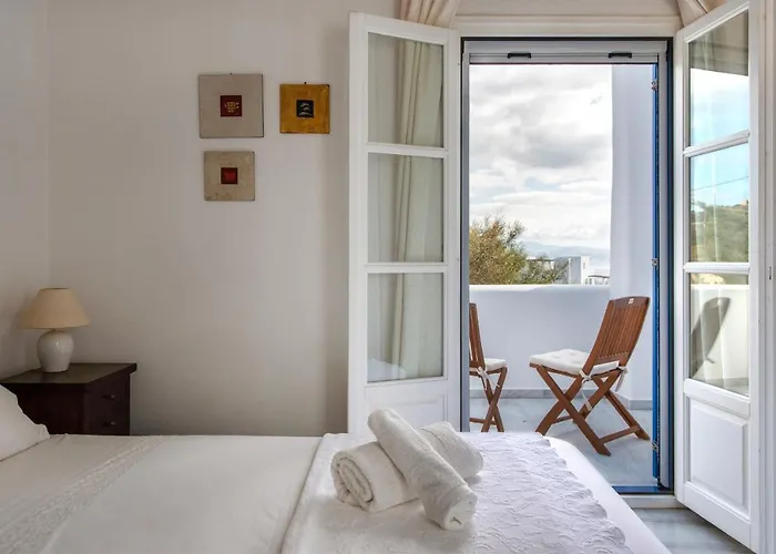 Emerald Isterni (Paros)